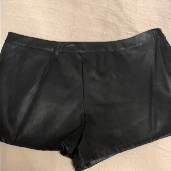 Victoria’s Secret faux leather shorts Large - Picture 5 of 11